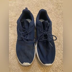 Mens Nike tennis shoes